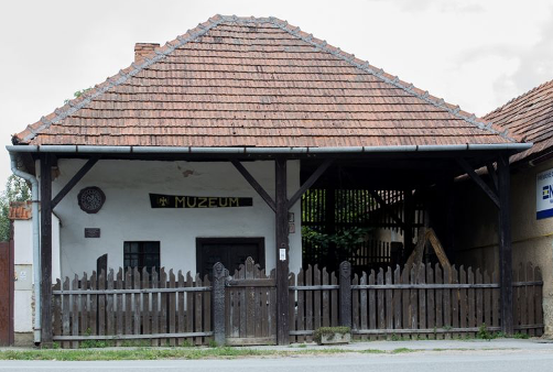 A kovácsműhelyes ház, ahogyan ma kinéz